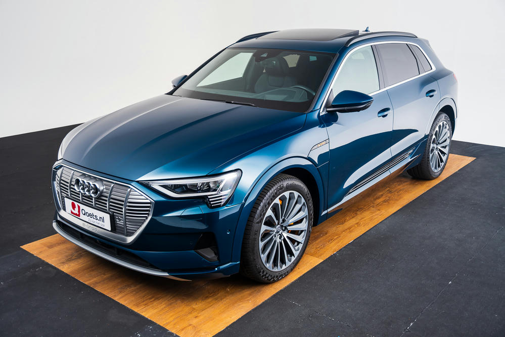 Audi - e-tron 55 quattro - B001059 - Teaser - Exterieur (32).jpg