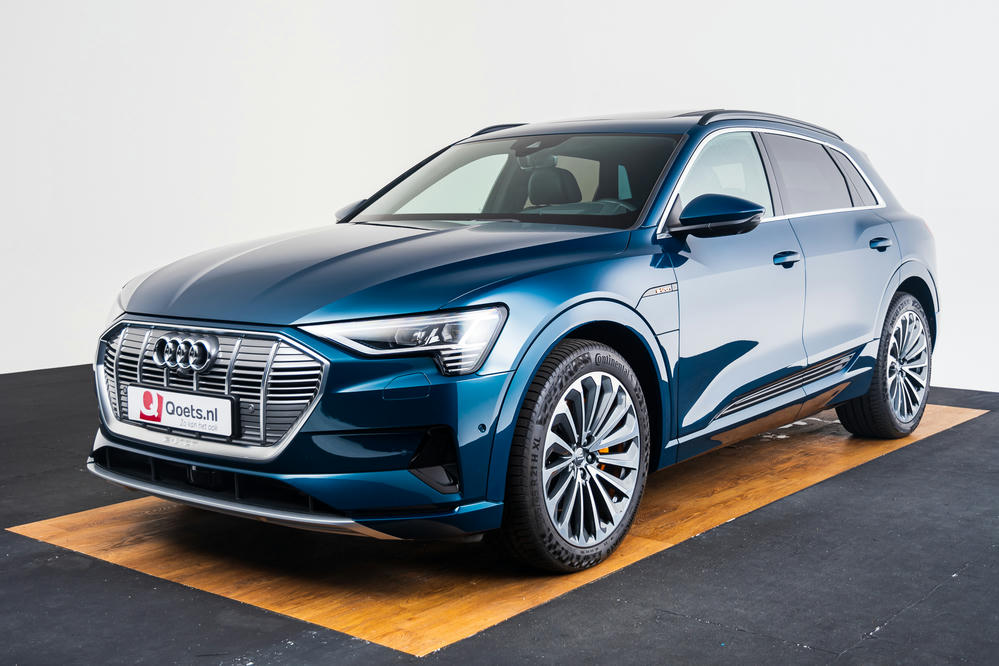 Audi - e-tron 55 quattro - B001059 - Teaser - Exterieur (33).jpg