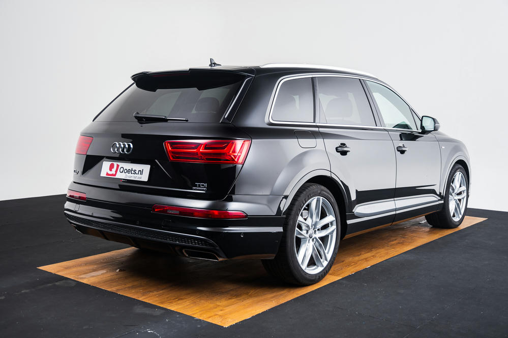 Audi Q7 (1).jpg