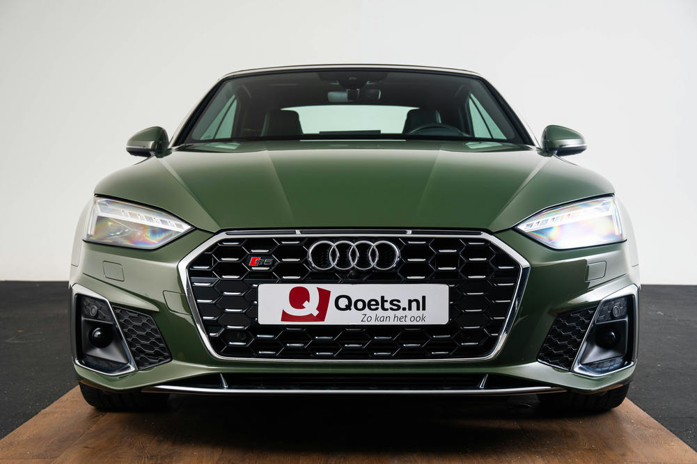 Audi S5 cabrio met sportieve grille en koplampen
