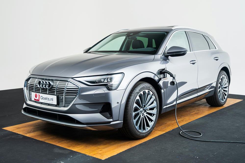 Audi e-tron (2).jpg