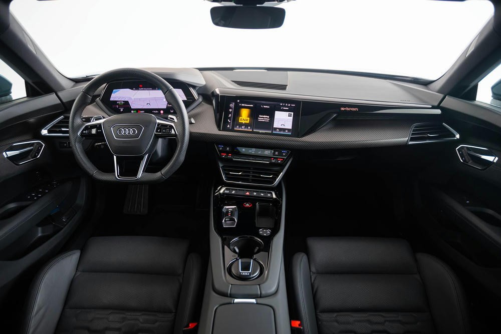 Audi e-tron GT quattro interieur +67qwf.jpg