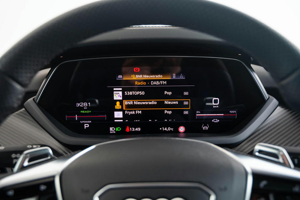 Audi e-tron GT quattro interieur sf.jpg