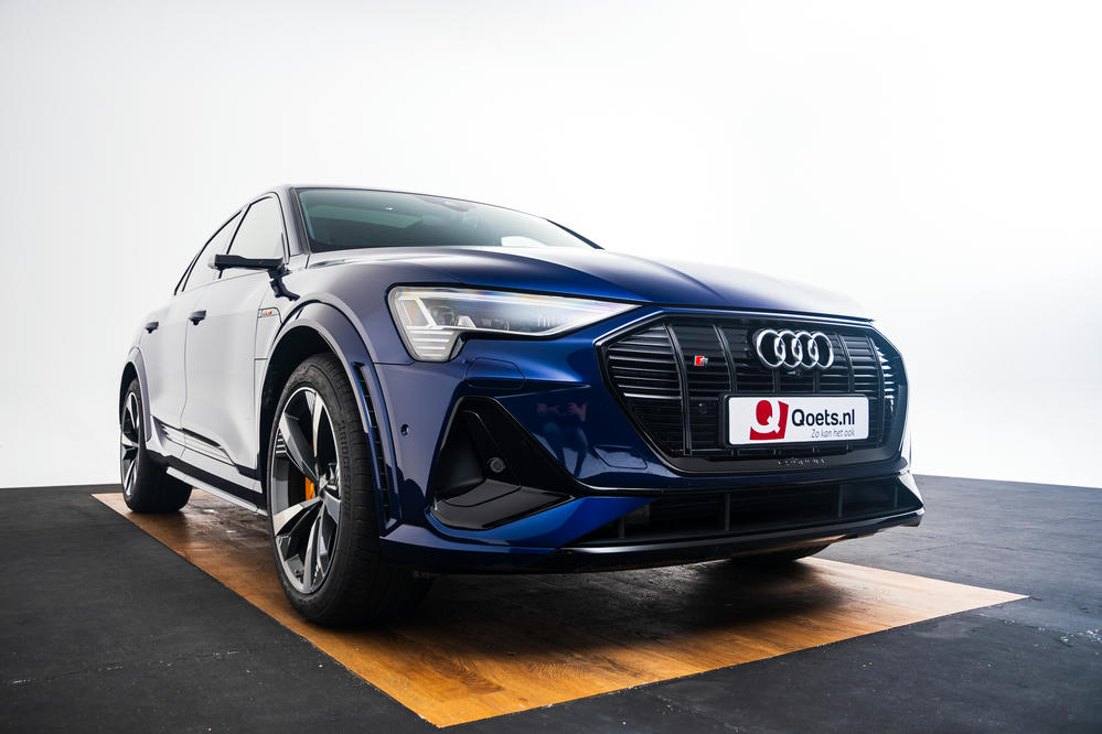 Audi e-tron Navarrablauw (10).jpg