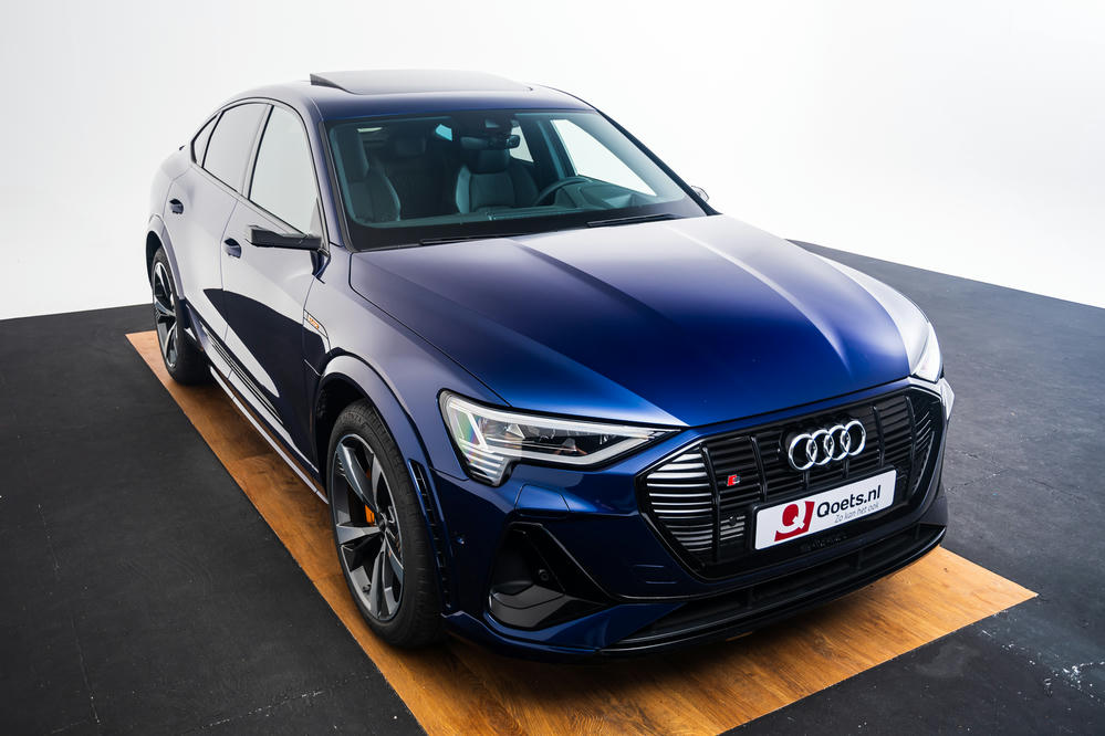 Audi e-tron Navarrablauw (11).jpg