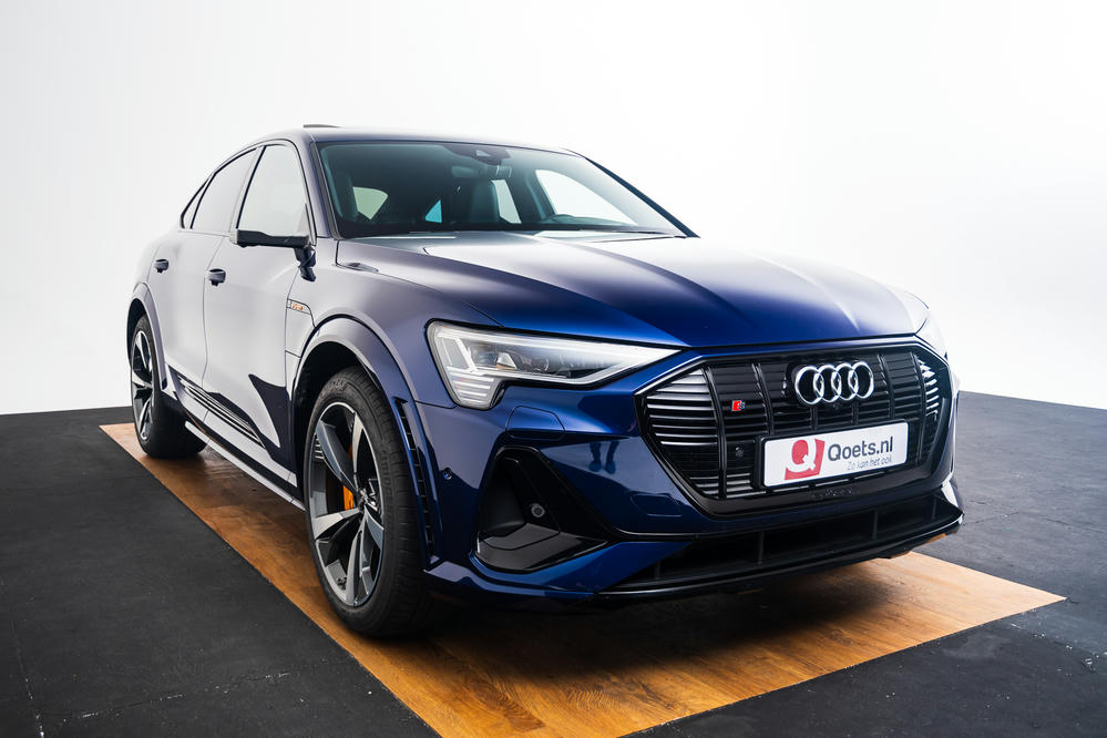 Audi e-tron Navarrablauw (12).jpg