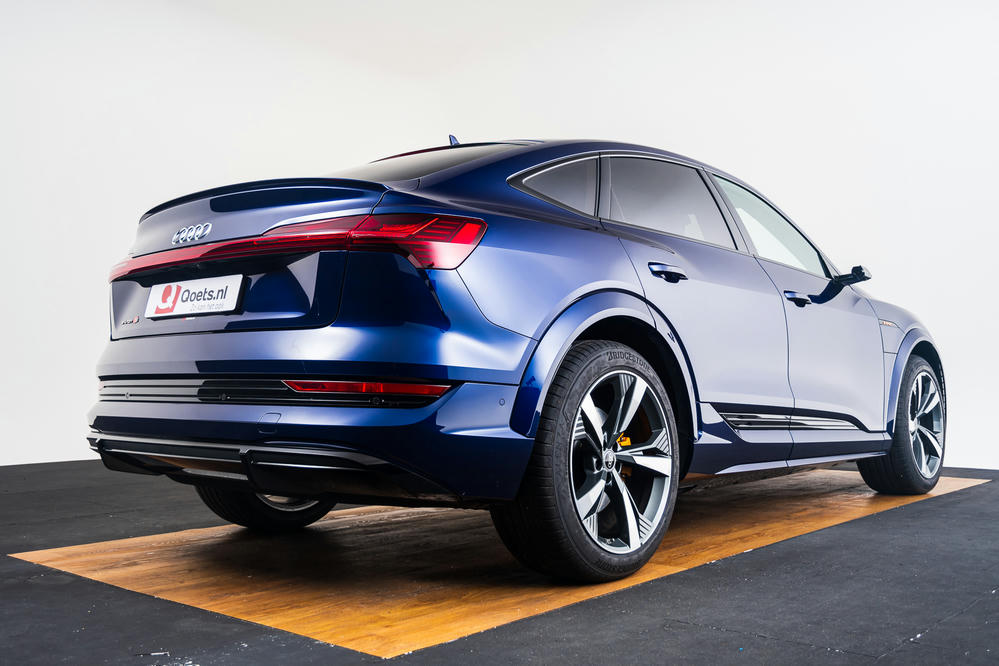 Audi e-tron Navarrablauw (15).jpg