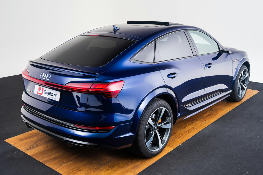 Audi e-tron Navarrablauw (16).jpg