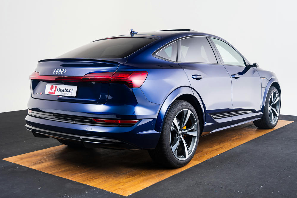 Audi e-tron Navarrablauw (17).jpg