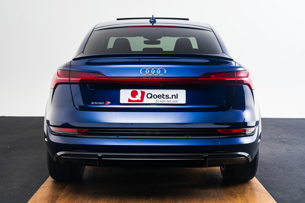 Audi e-tron Navarrablauw (2).jpg