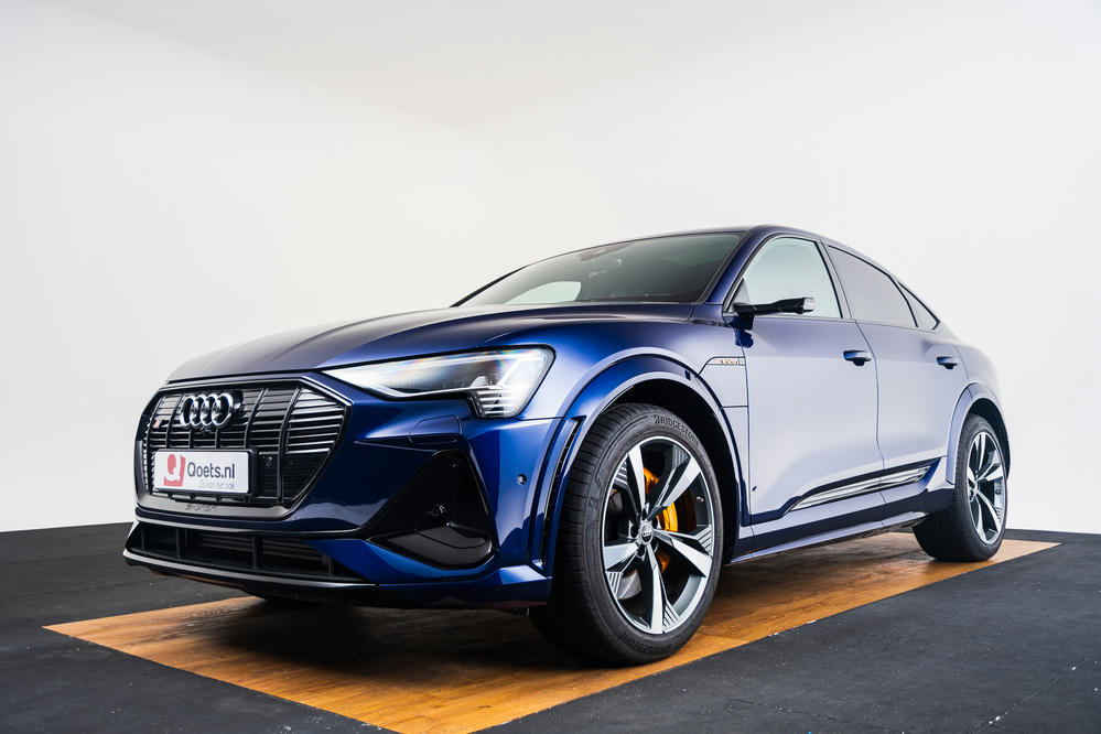 Audi e-tron Navarrablauw (20).jpg