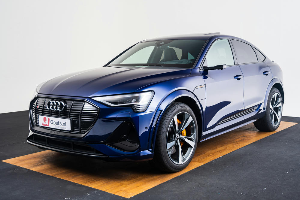 Audi e-tron Navarrablauw (21).jpg