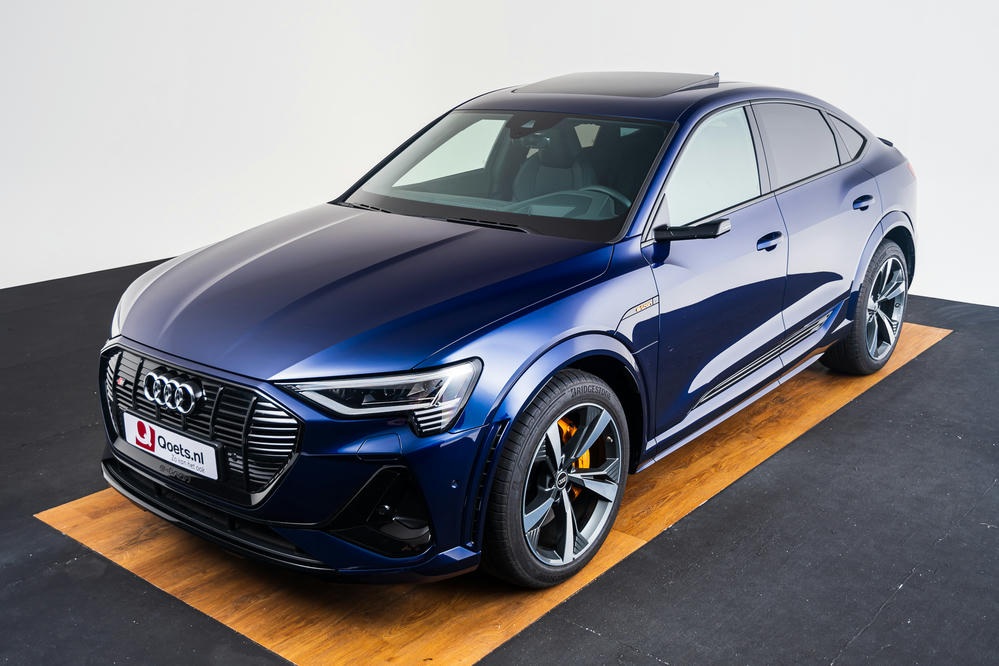 Audi e-tron Navarrablauw (23).jpg