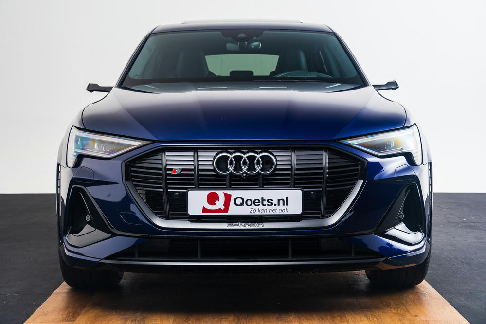 Audi e-tron Navarrablauw (3).jpg