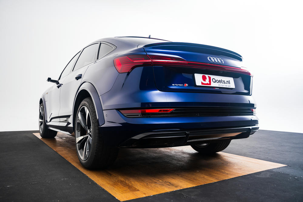 Audi e-tron Navarrablauw (5).jpg