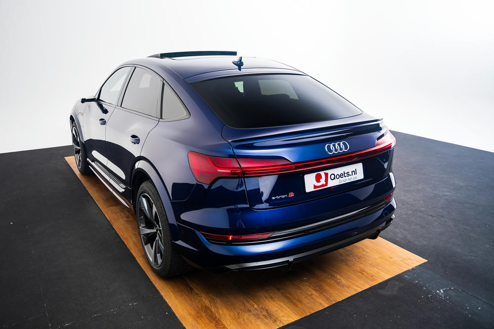 Audi e-tron Navarrablauw (6).jpg