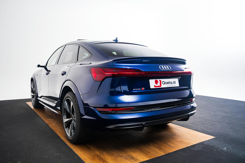 Audi e-tron Navarrablauw (7).jpg