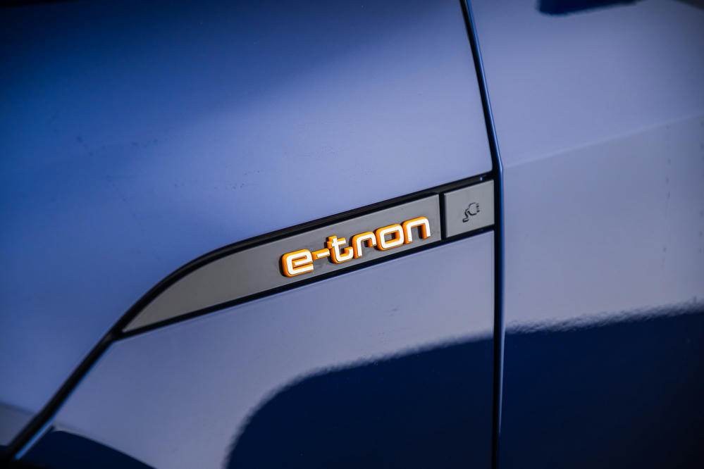 Audi e-tron Navarrablauw (9).jpg