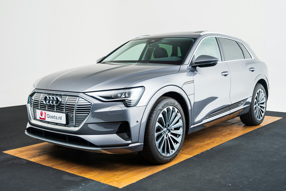 Audi e-tron Typhoongrijs (20).jpg