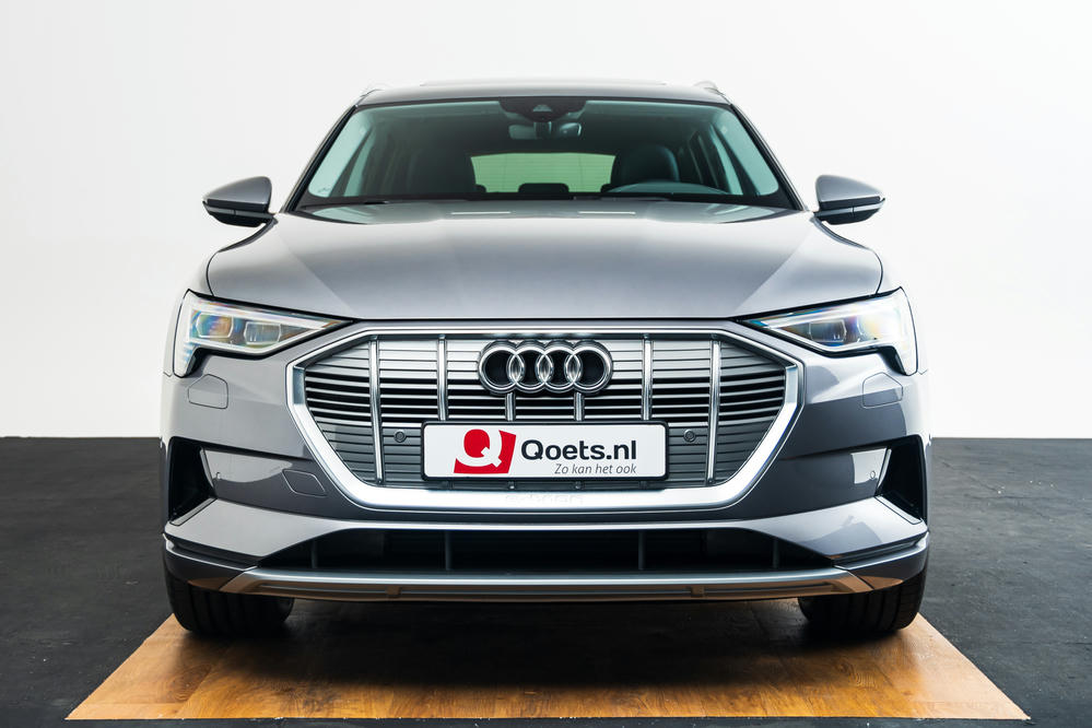 Audi e-tron Typhoongrijs (3).jpg