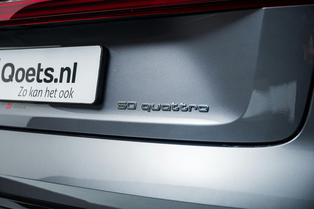 Audi e-tron Typhoongrijs (5).jpg