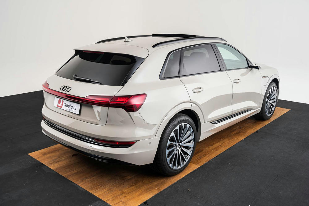 Audi e-tron.jpg