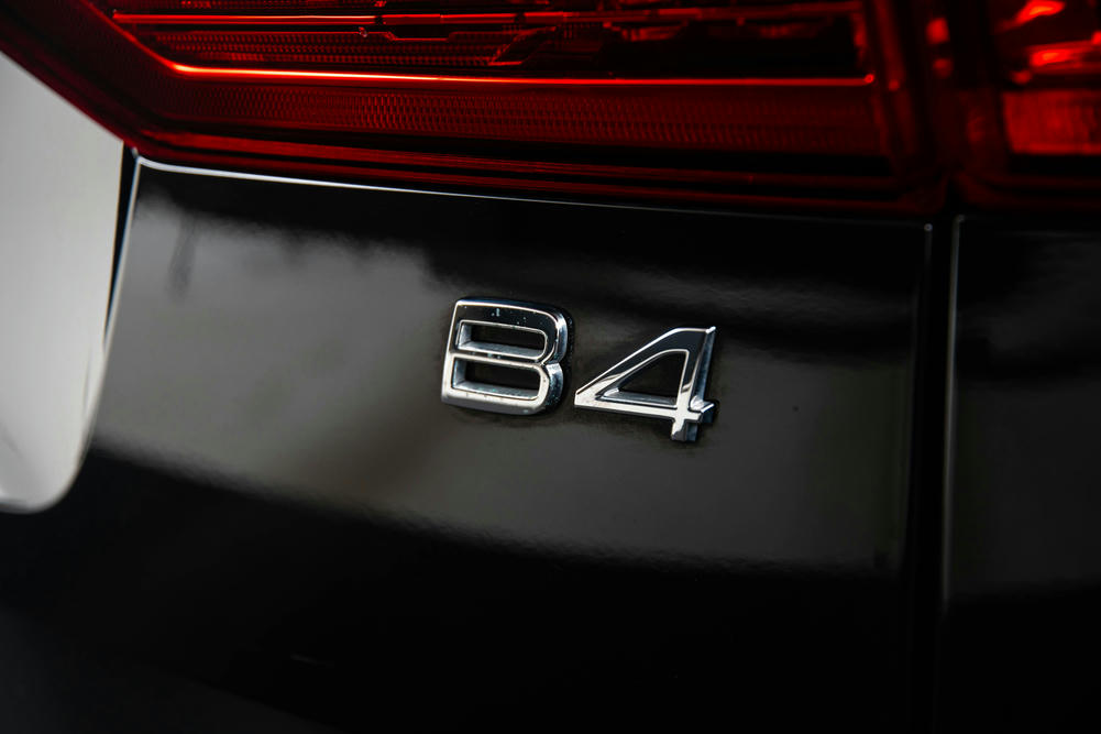 B4 logo Volvo