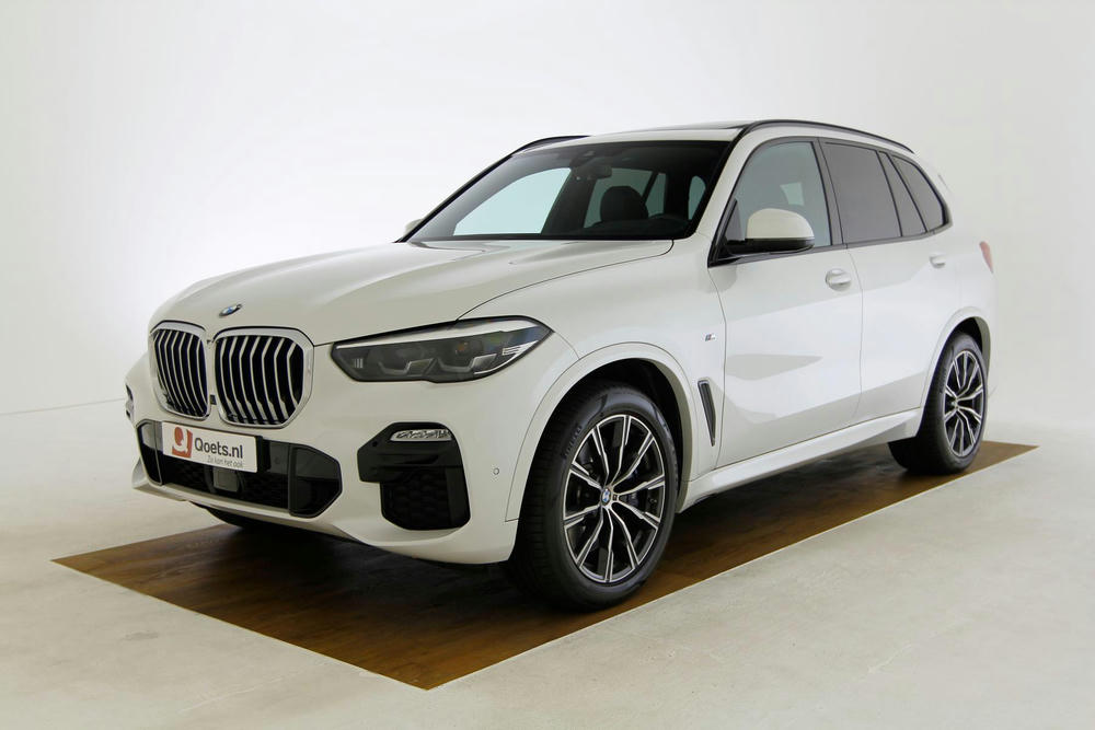 BMW-X5-30d-Mineralweiss-Voorkant.jpg