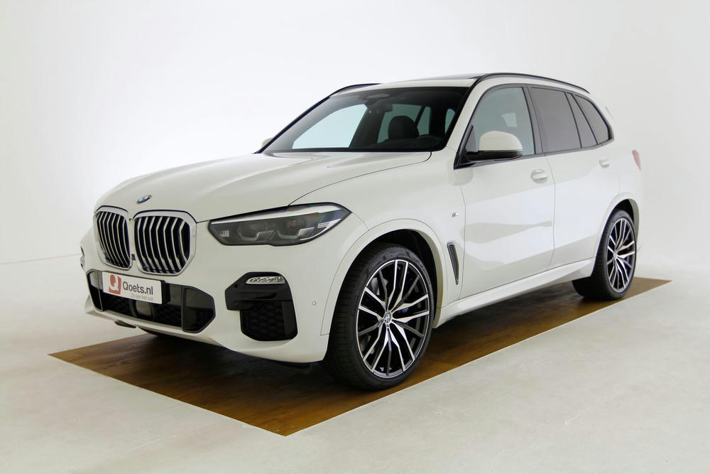 BMW-X5-30d-Uni-Alpinweiss-Voorkant.jpg