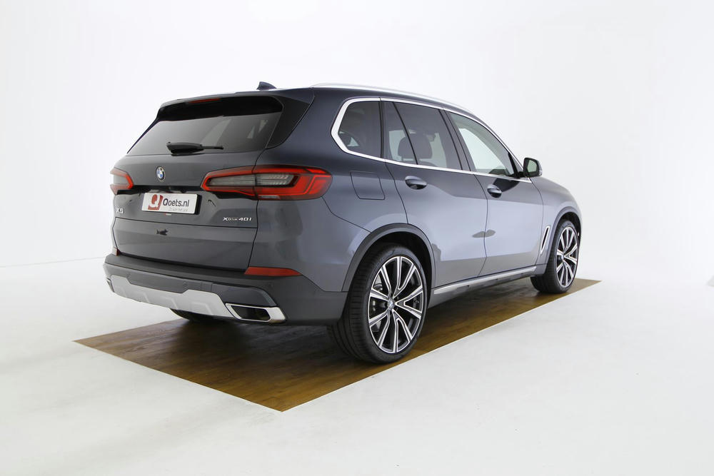 BMW-X5-40i-Arcticgrau-Achterkant.jpg