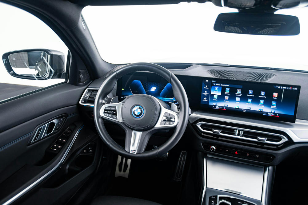 BMW - 330e xDrive Touring - Interieur (27)