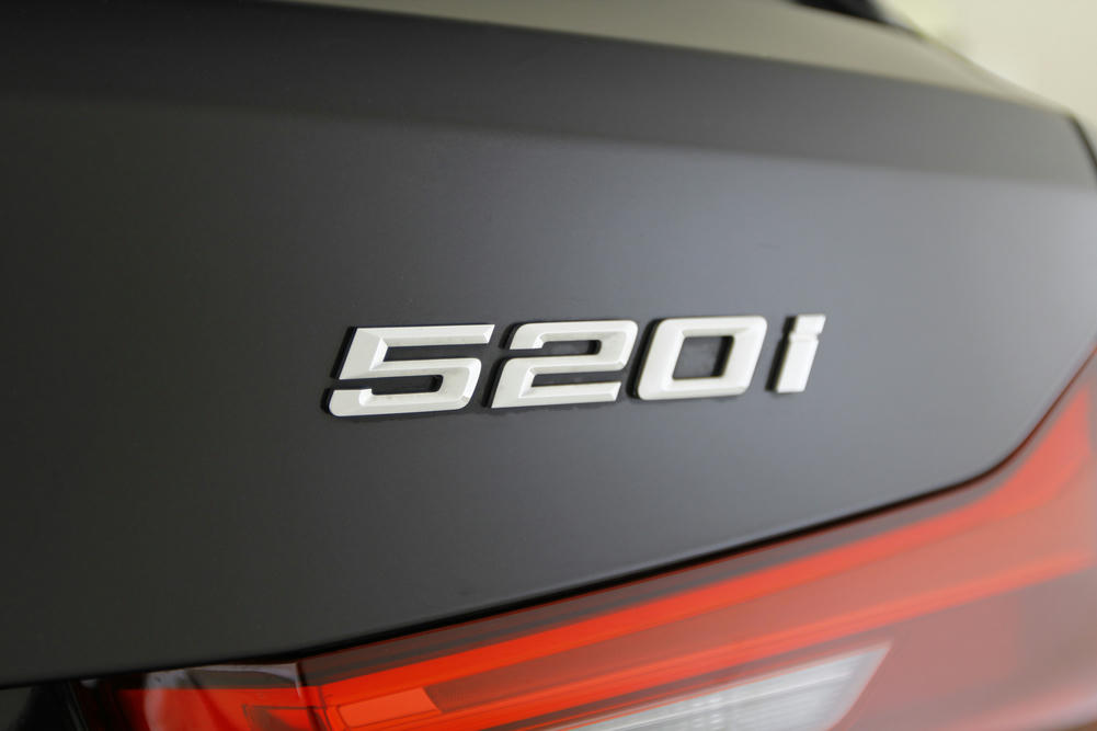 BMW - 520i Touring - BE34584 - Teaser - Exterieur (12).JPG