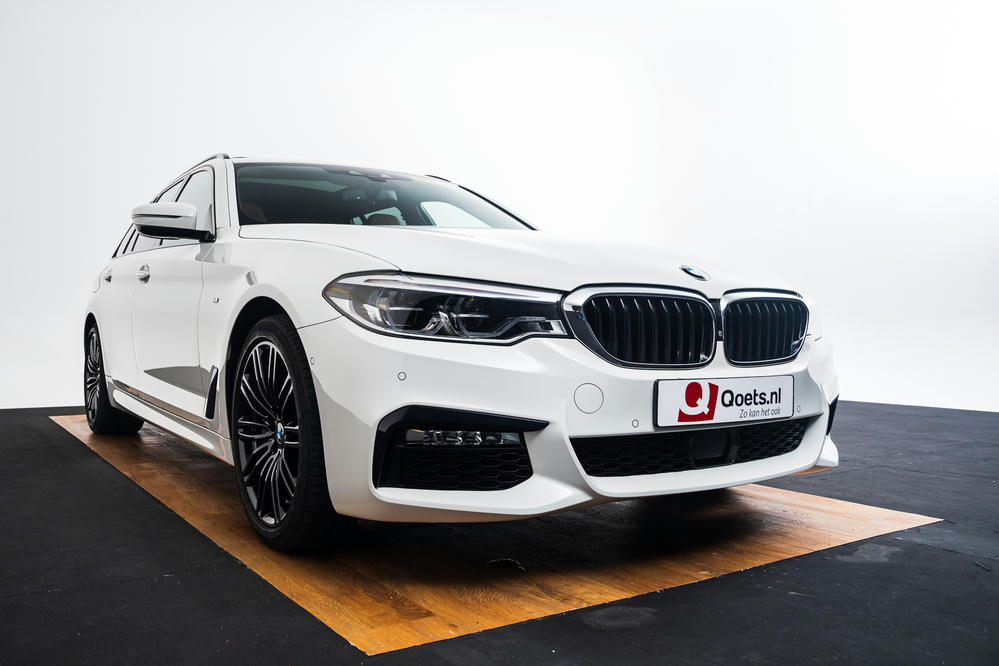 BMW - 530d Touring - B094497 - Teaser - Alpinweiss (10).jpg