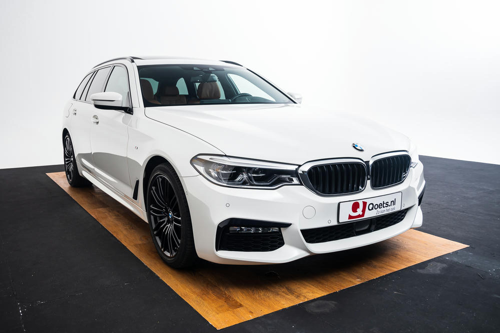 BMW - 530d Touring - B094497 - Teaser - Alpinweiss (12).jpg