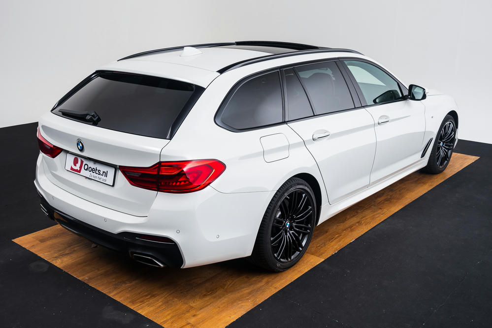 BMW - 530d Touring - B094497 - Teaser - Alpinweiss (16).jpg
