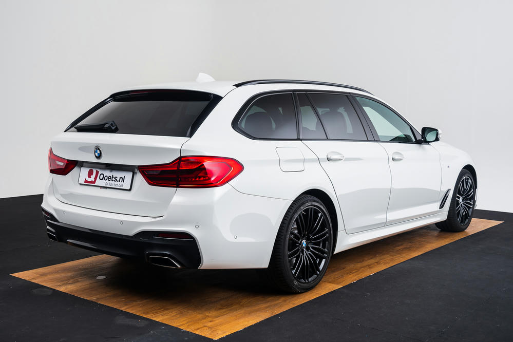 BMW - 530d Touring - B094497 - Teaser - Alpinweiss (17).jpg