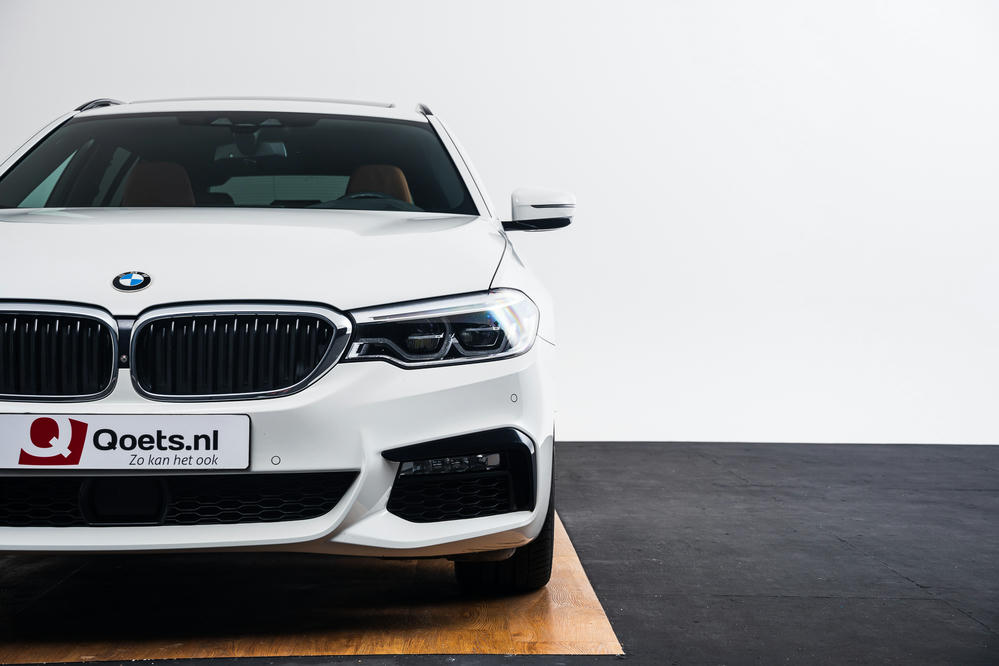 BMW - 530d Touring - B094497 - Teaser - Alpinweiss (18).jpg