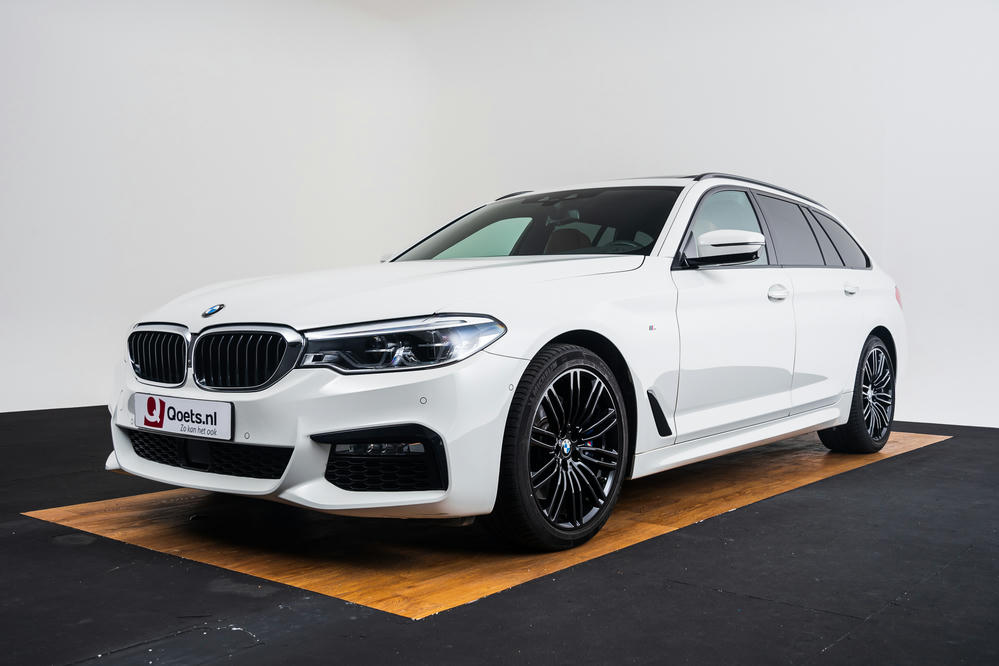 BMW - 530d Touring - B094497 - Teaser - Alpinweiss (19).jpg