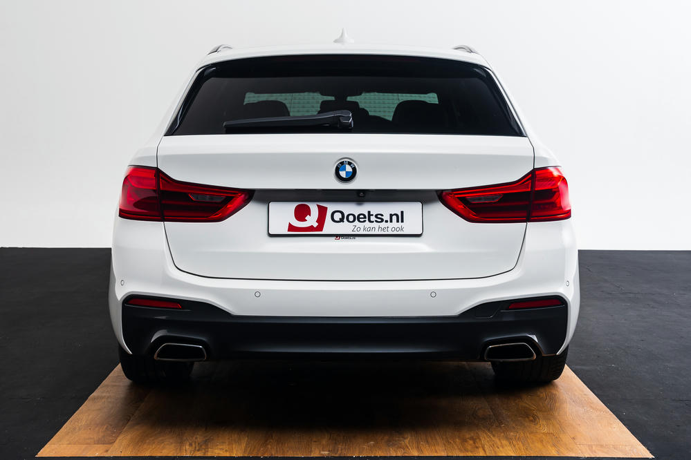 BMW - 530d Touring - B094497 - Teaser - Alpinweiss (2).jpg