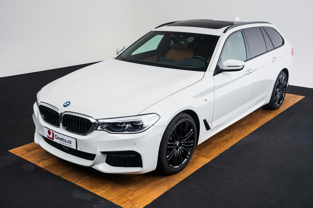 BMW - 530d Touring - B094497 - Teaser - Alpinweiss (21).jpg