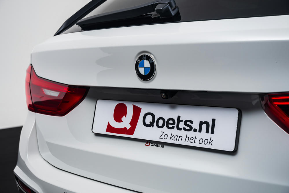 BMW - 530d Touring - B094497 - Teaser - Alpinweiss (5).jpg