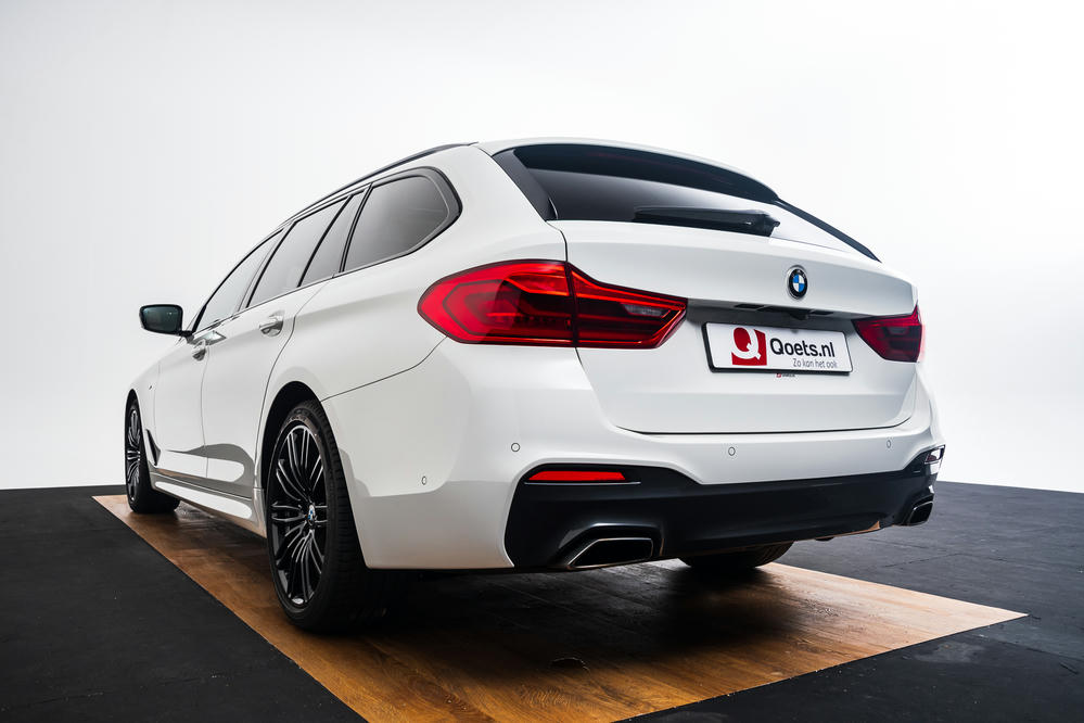 BMW - 530d Touring - B094497 - Teaser - Alpinweiss (6).jpg
