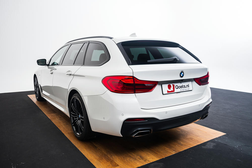 BMW - 530d Touring - B094497 - Teaser - Alpinweiss (8).jpg