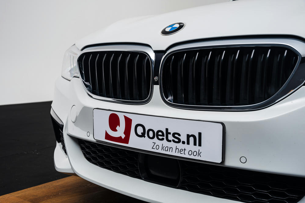 BMW - 530d Touring - B094497 - Teaser - Alpinweiss (9).jpg