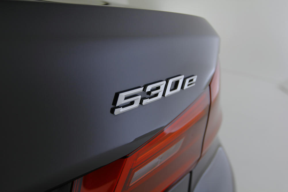 BMW - 530e iPerformance Sedan - B006253 - Exterieur - Teaser (27).JPG