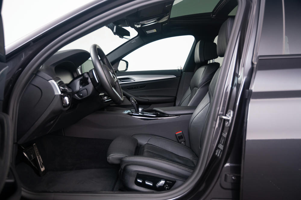 BMW - 530i Touring - BV43684 - Teaser - Interieur (57).jpg