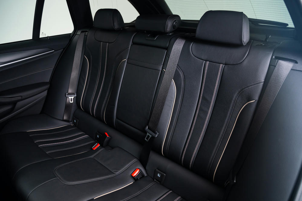 BMW - 530i Touring Leder 'Dakota' Schwarz (3).jpg