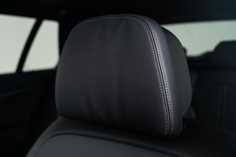 BMW - 530i Touring Leder 'Dakota' Schwarz (5).jpg