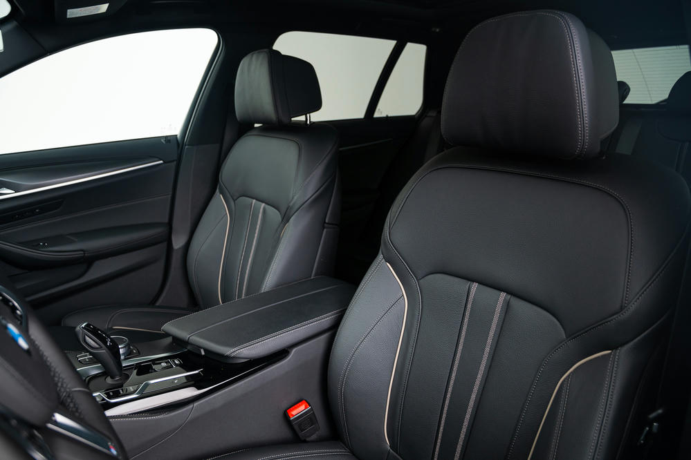 BMW - 530i Touring Leder 'Dakota' Schwarz (6).jpg