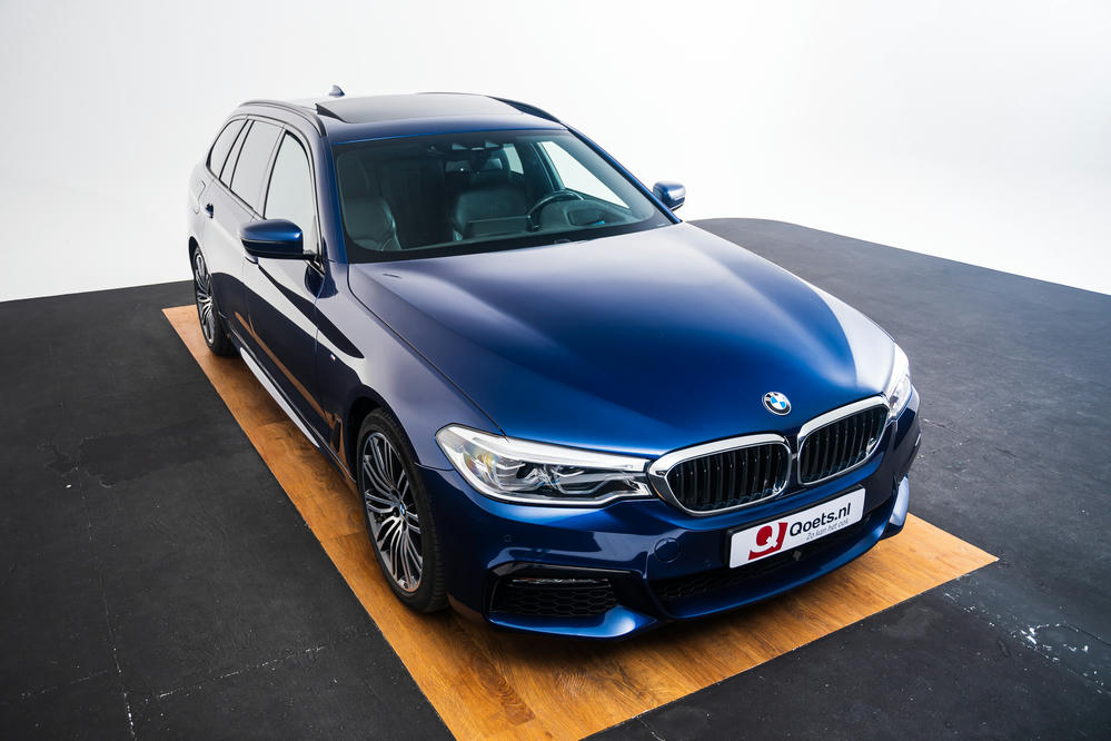 BMW - 540i xDrive Touring Mediterranblau metallic (13).jpg